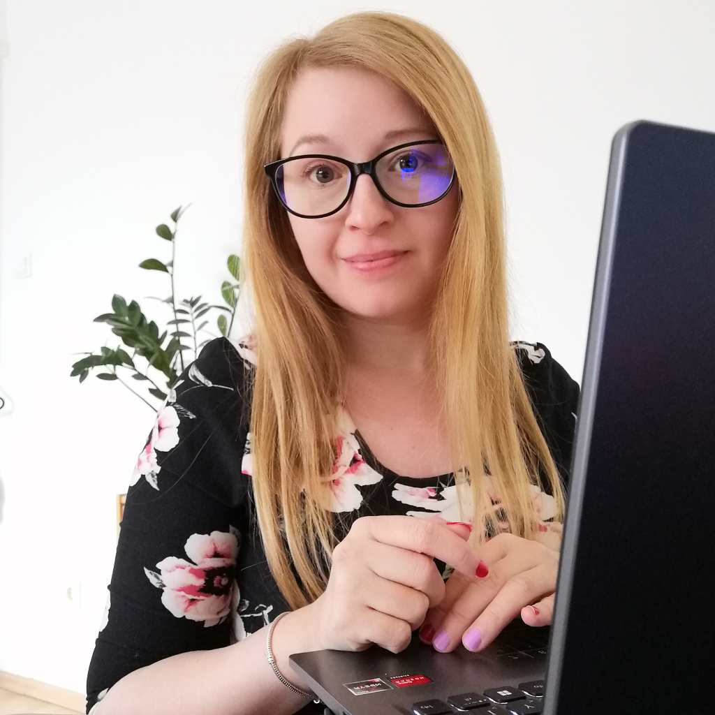 Szénási Anita online marketing asszisztens, aki virtuális asszisztens szolgáltatással segíti a kisvállalkozókat